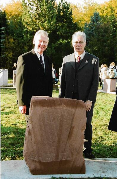 Vertreter der Gemeinde Lichtenau bei der Einweihung des Lichtenauer Gedenksteines auf dem zentralen Mahnmal in Neckarzimmernim Jahr 2005